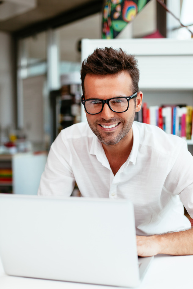 photodune-7080382-studying-is-fun-with-modern-media-s